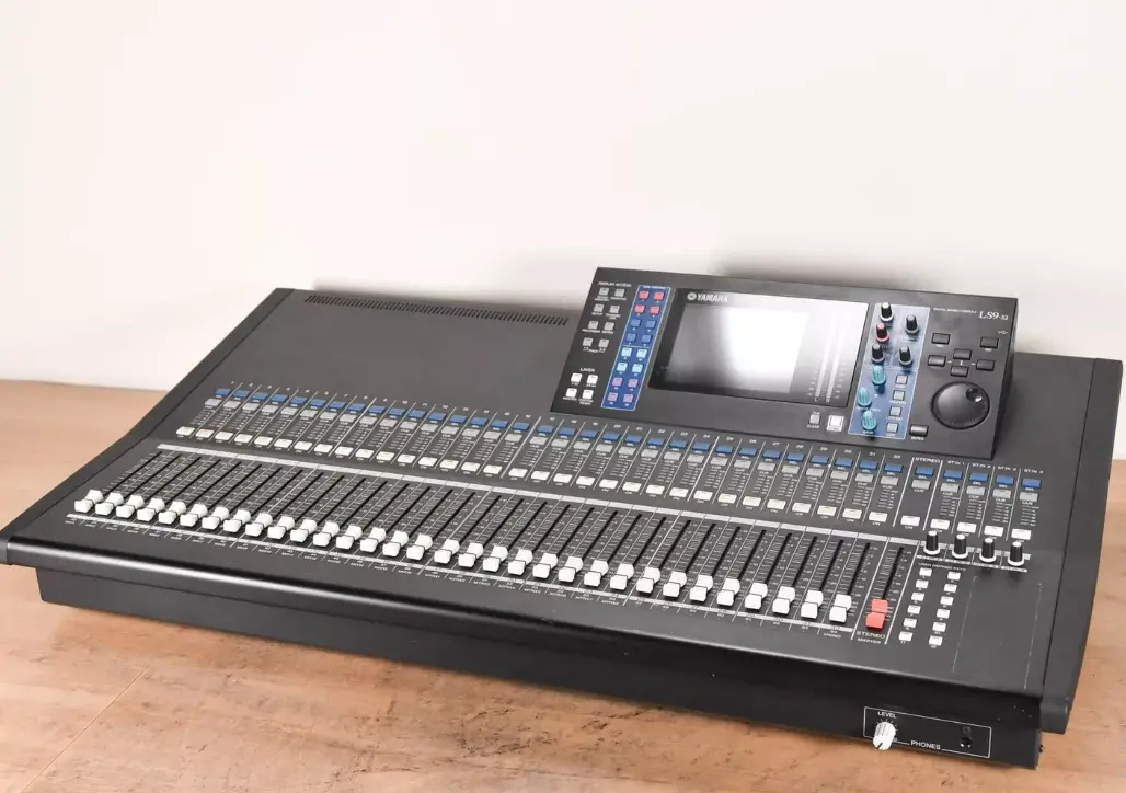 Yamaha LS9-32 32-Channel Digital Mixing Console