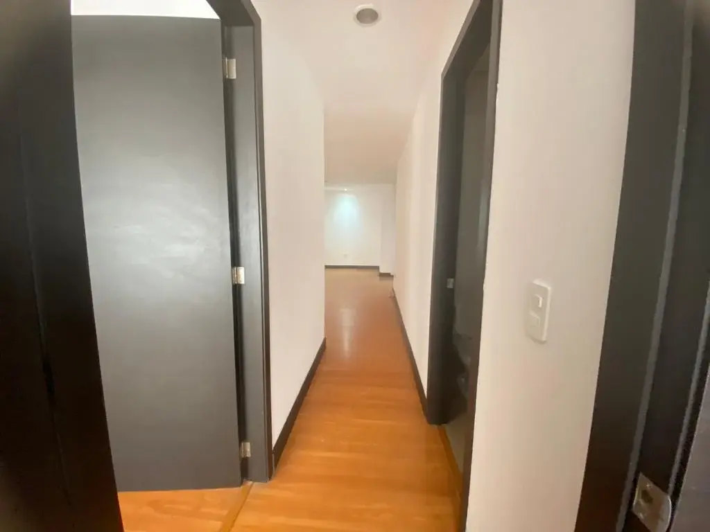 AMPLIO DEPARTAMENTO EN SURCO AV BENAVIDES 