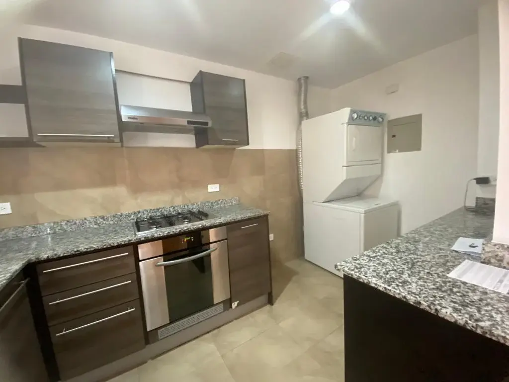 SE ALQUILA DEPARTAMENTO EN BREÑA AV VENEZUELA 