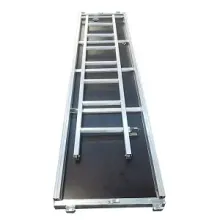 Plataforma con escalerilla interna